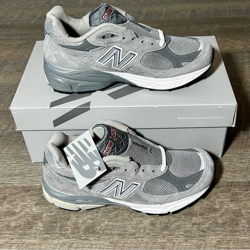 New Balance 990v3